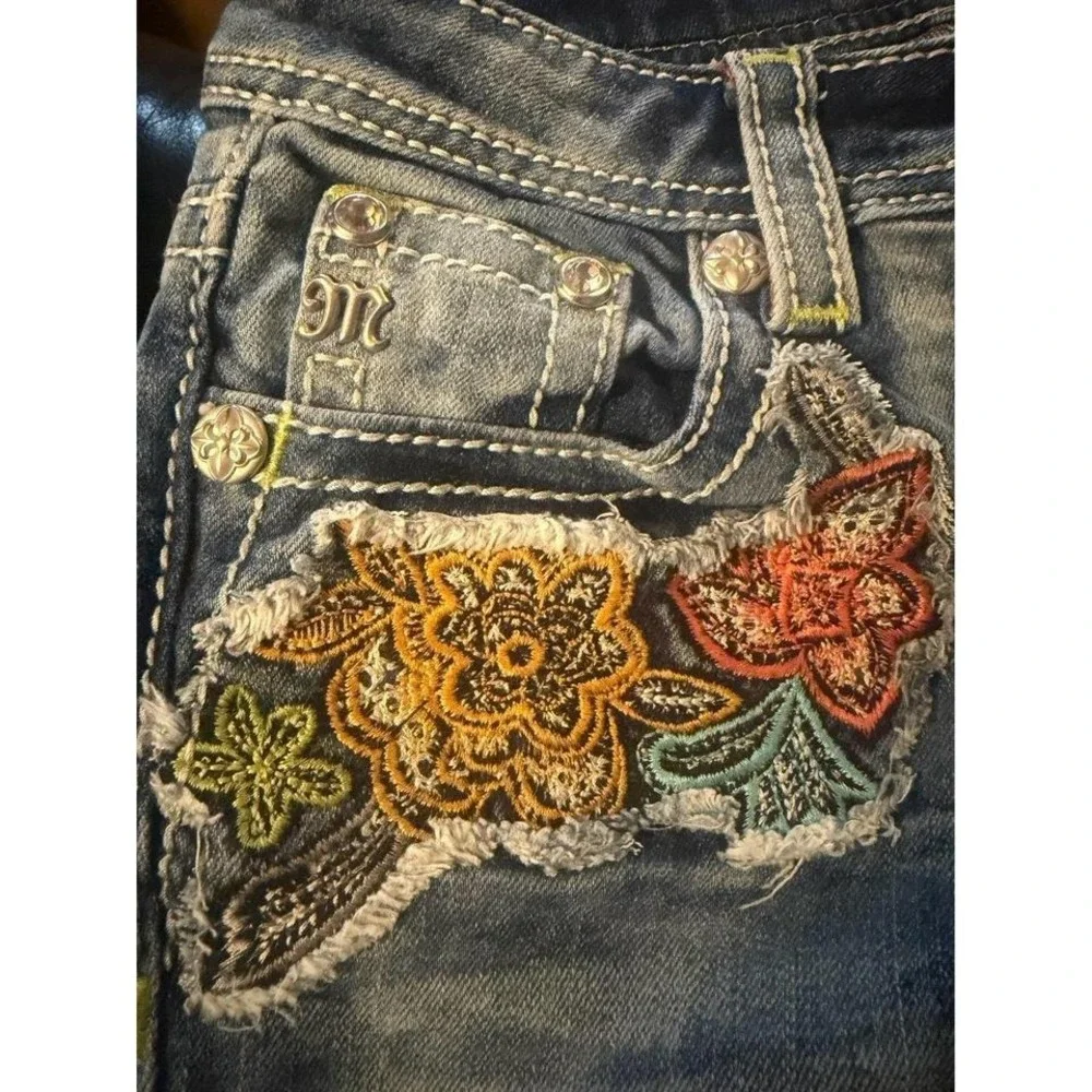 Miss Me Girls Floral Embroidered Denim Shorts Blue Acid Wash Size 8 Boho